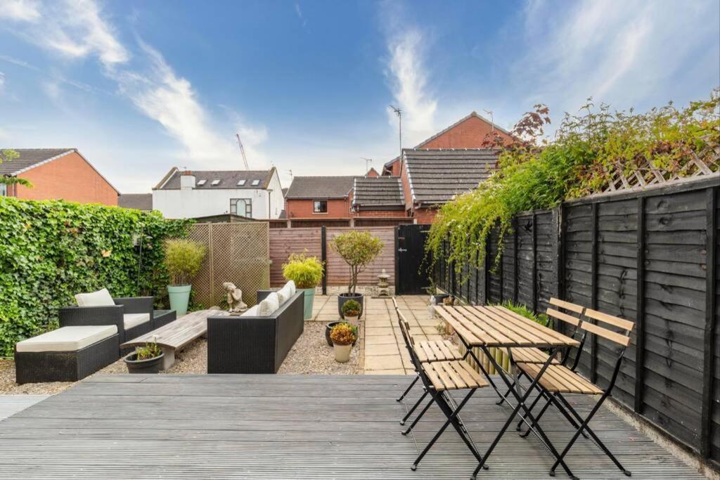 A Cheerful Three Bedroom House In Leafy Lytham Lytham St Annes Exterior foto